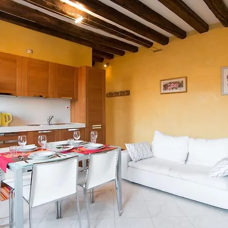 Elegant And Wide Flat 5 Min From The Train Station * Venice