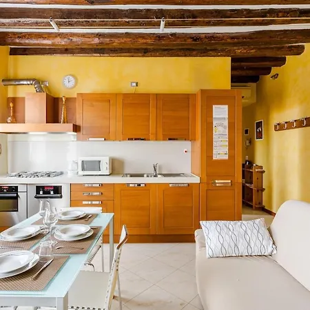 Apartamento Elegant And Wide Flat 5 Min From The Train Station