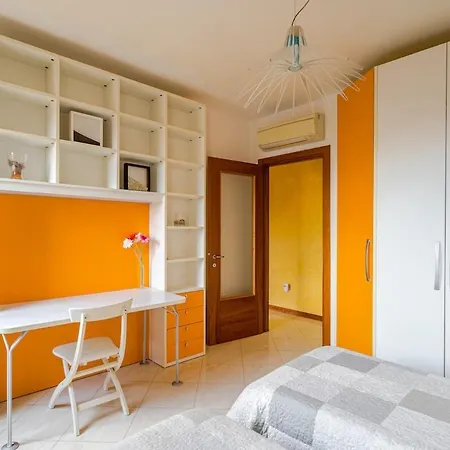 Apartamento Elegant And Wide Flat 5 Min From The Train Station