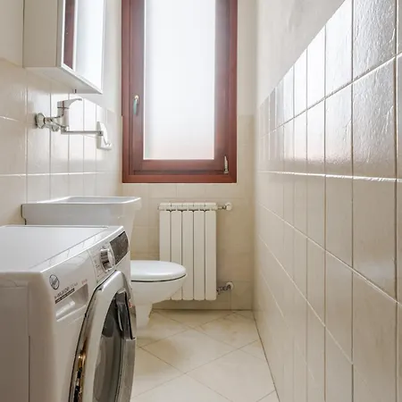 Apartamento Elegant And Wide Flat 5 Min From The Train Station