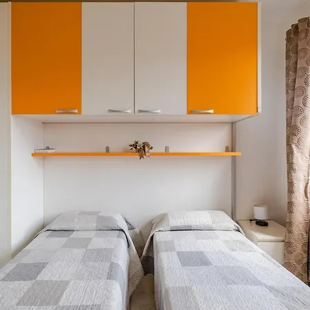 Elegant And Wide Flat 5 Min From The Train Station *