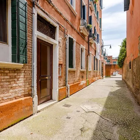 Elegant And Wide Flat 5 Min From The Train Station Venice