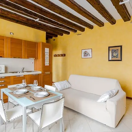 Elegant And Wide Flat 5 Min From The Train Station * Venice