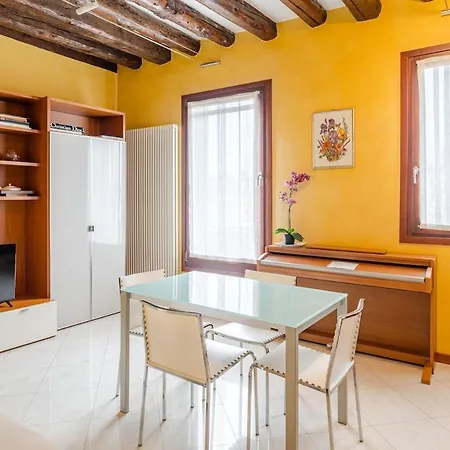 Lejlighed Elegant And Wide Flat 5 Min From The Train Station *