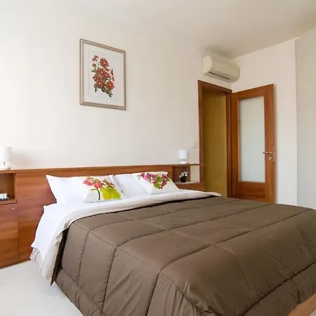 Apartment Elegant And Wide Flat 5 Min From The Train Station Venice