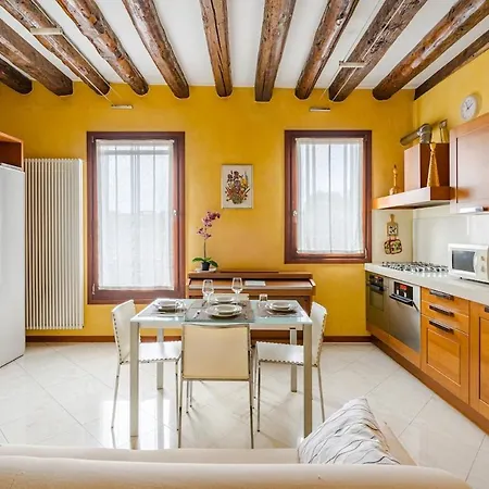 Elegant And Wide Flat 5 Min From The Train Station Apartamento