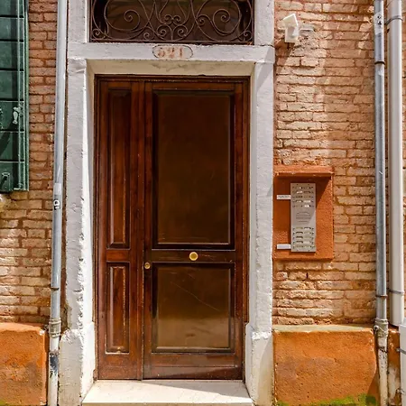 Elegant And Wide Flat 5 Min From The Train Station