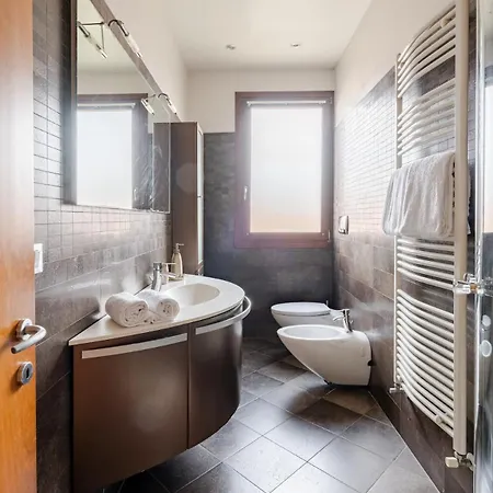 Lejlighed Elegant And Wide Flat 5 Min From The Train Station