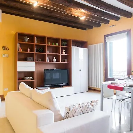 Apartamento Elegant And Wide Flat 5 Min From The Train Station *