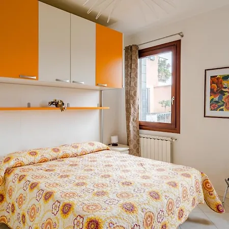 Elegant And Wide Flat 5 Min From The Train Station * Venice