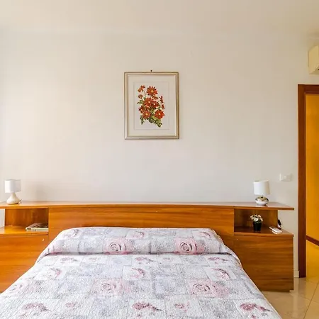 Elegant And Wide Flat 5 Min From The Train Station *