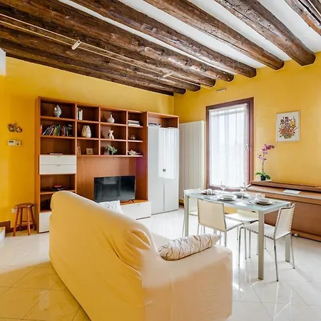 Elegant And Wide Flat 5 Min From The Train Station